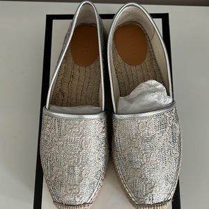 AUTHENTIC BRAND NEW GUCCI Mettalic Espadrilles in Silver & Beige